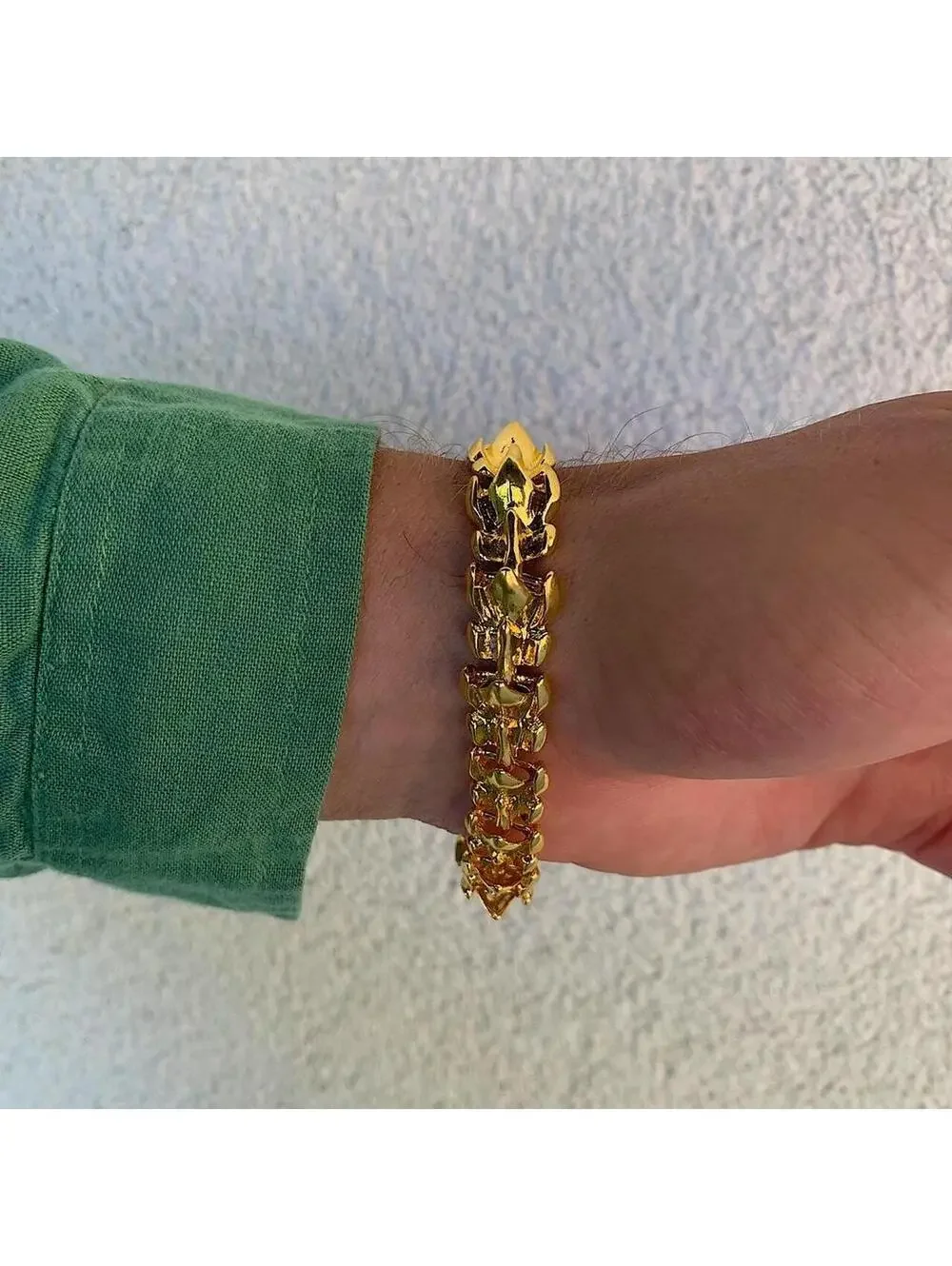 Grunge y2k style Gold dragon scale head bracelet. Comes new. 8 inches length